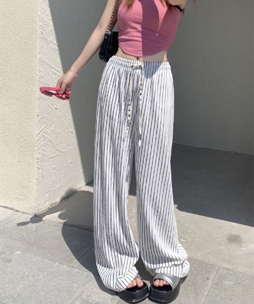 shoppinggo(ショッピングゴー)の「夏服 ワイドパンツ ストライプ(カーゴパンツ・レディース・グリーン/キャメル/ピンク/ブルー/ホワイト/ブラック・FREE)」の2枚目の写真