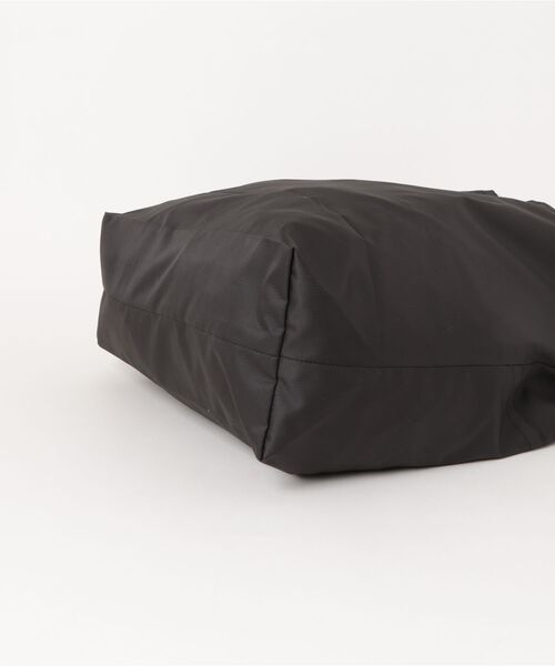 hobo（ホーボー）の「【hobo / ホーボー】PACKABLE AZUMA SHOULDER BAG M POLY RIPSTOP（ショルダーバッグ・メンズ・ネイビー/オリーブ/ブラック・FREE）」の5枚目の写真