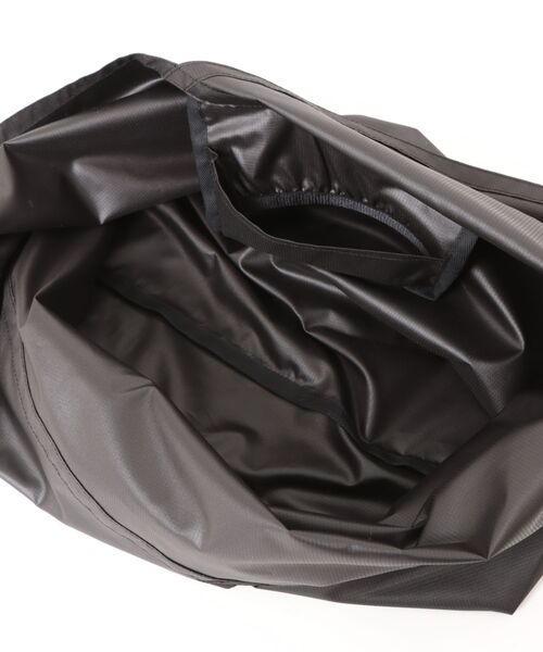 hobo（ホーボー）の「【hobo / ホーボー】PACKABLE AZUMA SHOULDER BAG M POLY RIPSTOP（ショルダーバッグ・メンズ・ネイビー/オリーブ/ブラック・FREE）」の6枚目の写真