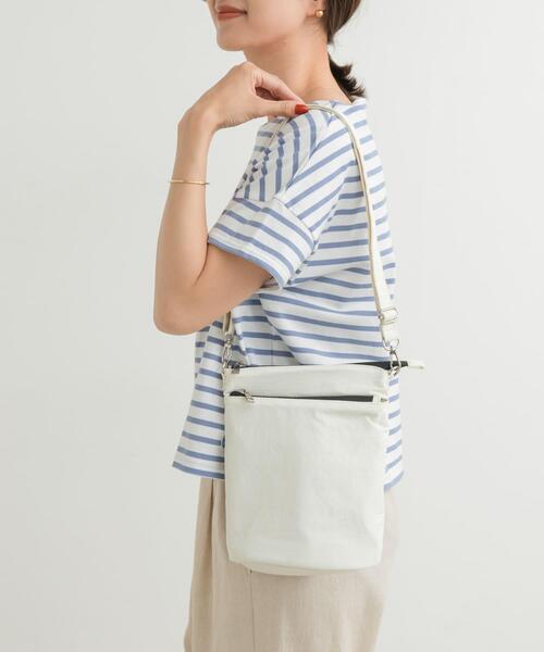 URBAN RESEARCH DOORS(アーバンリサーチドアーズ)の「撥水ショルダーバッグ(ショルダーバッグ・レディース・ブラック/アイボリー・ONE)」の6枚目の写真