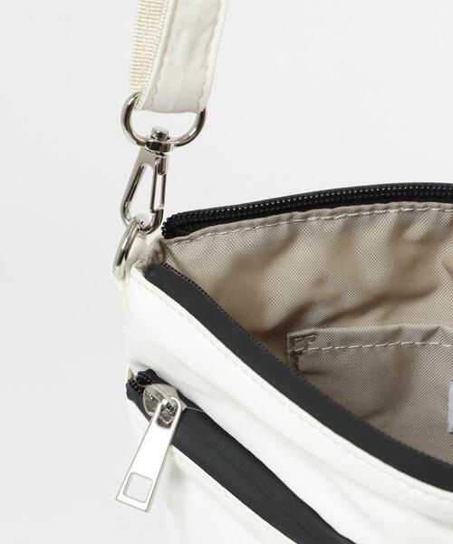 URBAN RESEARCH DOORS(アーバンリサーチドアーズ)の「撥水ショルダーバッグ(ショルダーバッグ・レディース・ブラック/アイボリー・ONE)」の4枚目の写真