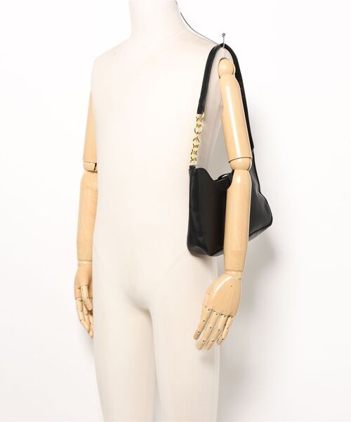 TONE SELECT GOODS（トーンセレクトグッズ）の「urbanfemine./ターンロックデザインショルダーバッグ U7496（ショルダーバッグ・レディース・ブラック/ベージュ/オレンジ/ホワイト/ブラウン/シルバー・FREE）」の10枚目の写真