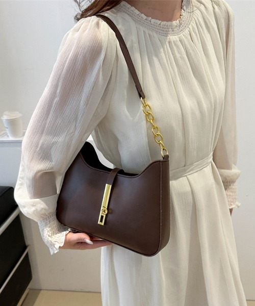 TONE SELECT GOODS（トーンセレクトグッズ）の「urbanfemine./ターンロックデザインショルダーバッグ U7496（ショルダーバッグ・レディース・ブラック/ベージュ/オレンジ/ホワイト/ブラウン/シルバー・FREE）」の3枚目の写真