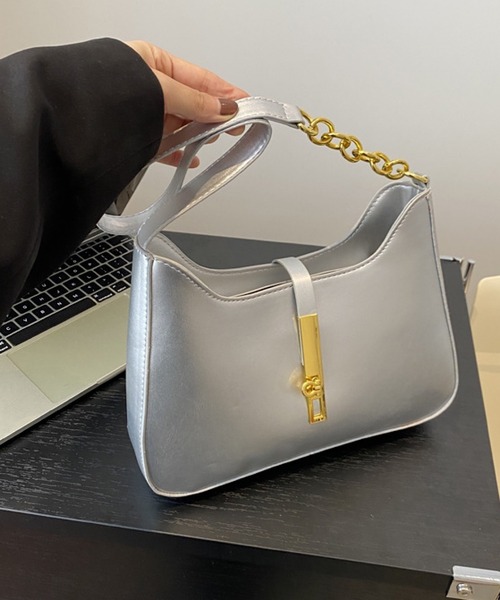 TONE SELECT GOODS（トーンセレクトグッズ）の「urbanfemine./ターンロックデザインショルダーバッグ U7496（ショルダーバッグ・レディース・ブラック/ベージュ/オレンジ/ホワイト/ブラウン/シルバー・FREE）」の11枚目の写真