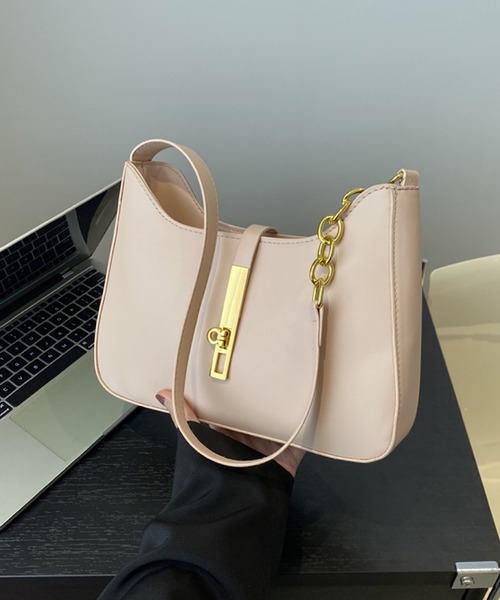 TONE SELECT GOODS（トーンセレクトグッズ）の「urbanfemine./ターンロックデザインショルダーバッグ U7496（ショルダーバッグ・レディース・ブラック/ベージュ/オレンジ/ホワイト/ブラウン/シルバー・FREE）」の12枚目の写真