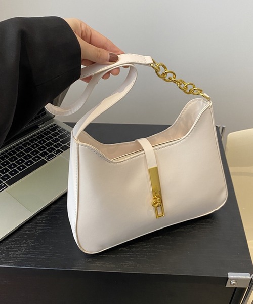 TONE SELECT GOODS（トーンセレクトグッズ）の「urbanfemine./ターンロックデザインショルダーバッグ U7496（ショルダーバッグ・レディース・ブラック/ベージュ/オレンジ/ホワイト/ブラウン/シルバー・FREE）」の13枚目の写真