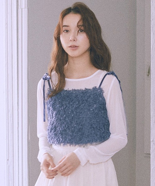 earth music&ecology（アースミュージックアンドエコロジー）の「【WEB限定】ベロアリボンフェザービスチェ（ベスト・レディース・ベージュ/アイボリー/チャコールグレー/ブルー・FREE）」の7枚目の写真