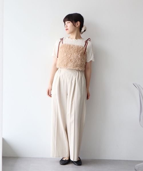 earth music&ecology（アースミュージックアンドエコロジー）の「【WEB限定】ベロアリボンフェザービスチェ（ベスト・レディース・ベージュ/アイボリー/チャコールグレー/ブルー・FREE）」の5枚目の写真