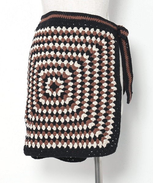 チャイハネ(チャイハネ)の「【チャイハネ】クロシェパレオ(ストール/ショール・レディース・ブラック/ホワイト・FREE)」の4枚目の写真