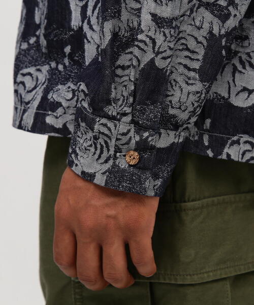 AVIREX（アヴィレックス）の「《SOUVENIR COLLECTION》SUKA SHIRTS "100 TIGER" / スカ長袖シャツ "100トラ" / AVIREX / アヴィレックス（シャツ/ブラウス・メンズ・グレー/ネイビー・XX-LARGE/X-LARGE/LARGE/MEDIUM）」の9枚目の写真