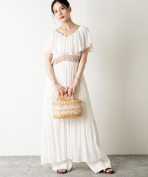 ふんわり揺れて涼しげに。風をまとうラッフル×スモッキングで魅せる、夏の涼感フェミニンワンピース