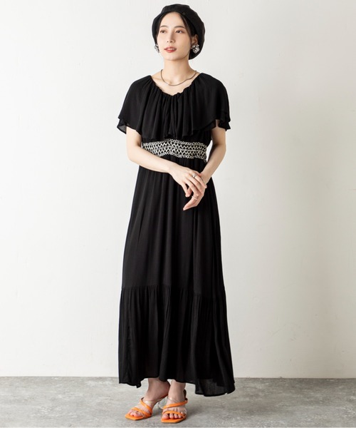 MILLION CARATS（ミリオンカラッツ）の「ふんわり揺れて涼しげに。風をまとうラッフル×スモッキングで魅せる、夏の涼感フェミニンワンピース（ワンピース・レディース・オフホワイト/ブラック・FREE）」の19枚目の写真