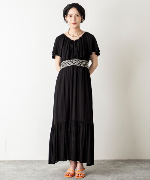 MILLION CARATS（ミリオンカラッツ）の「ふんわり揺れて涼しげに。風をまとうラッフル×スモッキングで魅せる、夏の涼感フェミニンワンピース（ワンピース・レディース・オフホワイト/ブラック・FREE）」の20枚目の写真