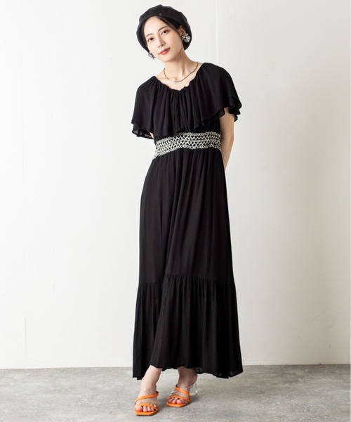 MILLION CARATS（ミリオンカラッツ）の「ふんわり揺れて涼しげに。風をまとうラッフル×スモッキングで魅せる、夏の涼感フェミニンワンピース（ワンピース・レディース・オフホワイト/ブラック・FREE）」の21枚目の写真