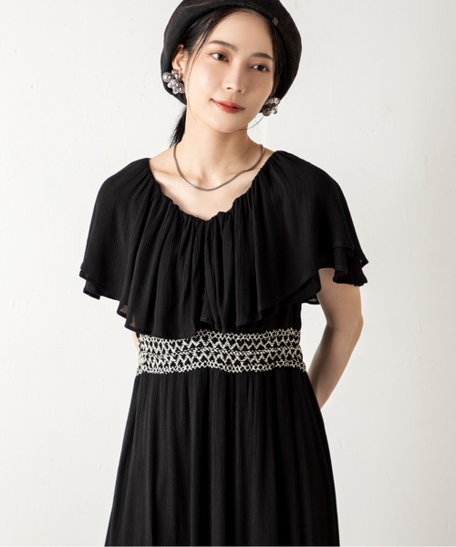 MILLION CARATS（ミリオンカラッツ）の「ふんわり揺れて涼しげに。風をまとうラッフル×スモッキングで魅せる、夏の涼感フェミニンワンピース（ワンピース・レディース・オフホワイト/ブラック・FREE）」の22枚目の写真