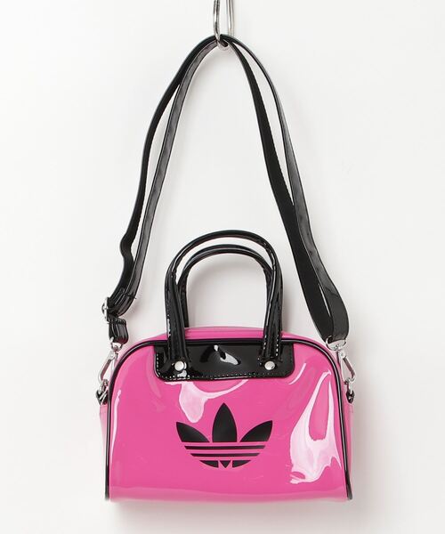 adidas（アディダス）の「adidas adicolor MINI BOWLING BAG アディダス アディカラー ミニボウリングバッグ（ハンドバッグ・メンズ・ブラック/ブラウン/ピンク・ONE SIZE）」の3枚目の写真