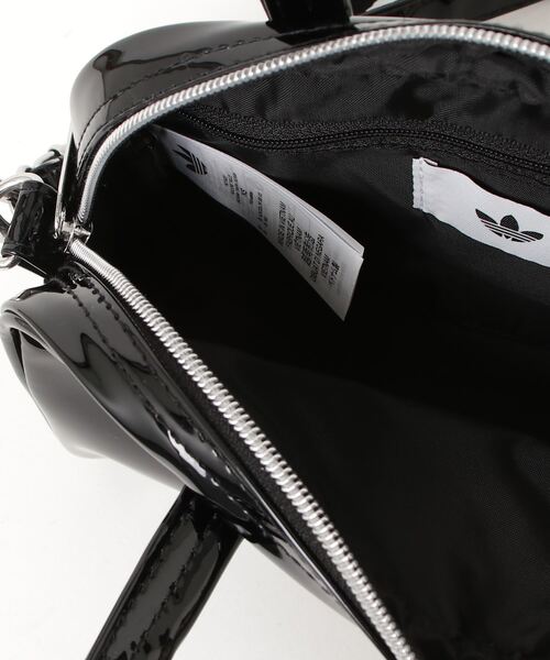 adidas（アディダス）の「adidas adicolor MINI BOWLING BAG アディダス アディカラー ミニボウリングバッグ（ハンドバッグ・メンズ・ブラック/ブラウン/ピンク・ONE SIZE）」の6枚目の写真