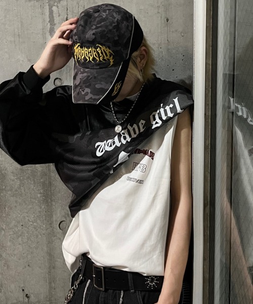 A'GEM9(エージェムナイン)の「A'GEM/9 × .kom 『HEHUI』 ヴィンテージロゴプリントノースリーブ(Tシャツ/カットソー・メンズ・オフホワイト/ブラック・M)」の2枚目の写真