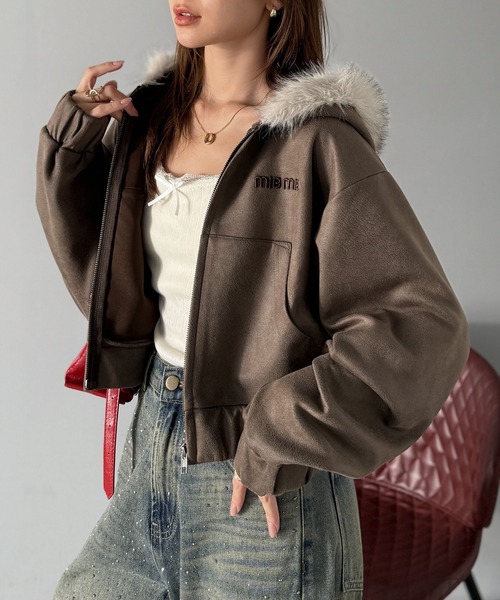 mily bilet(ミウィビレット)の「【mily bilet】ふわっと華やか、羽織って甘辛♪フードファー付きスエードポンチパーカー(ショート丈)(ブルゾン・レディース・ブラック/ブラウン・X-LARGE/LARGE/MEDIUM/SMALL)」の12枚目の写真