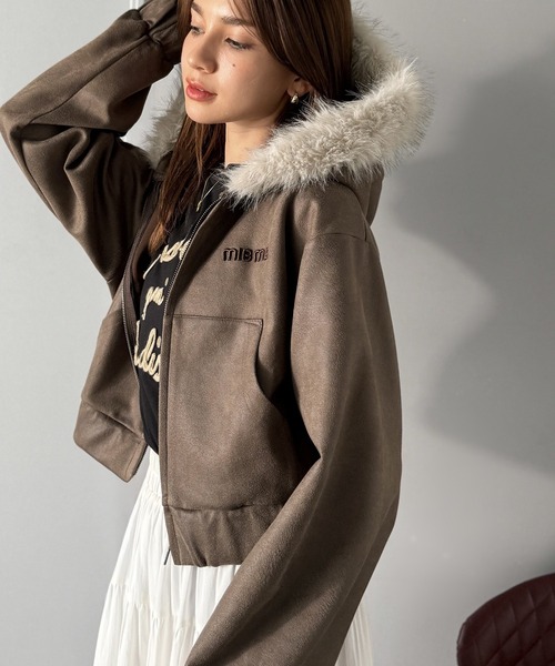 mily bilet(ミウィビレット)の「【mily bilet】ふわっと華やか、羽織って甘辛♪フードファー付きスエードポンチパーカー(ショート丈)(ブルゾン・レディース・ブラック/ブラウン・X-LARGE/LARGE/MEDIUM/SMALL)」の16枚目の写真