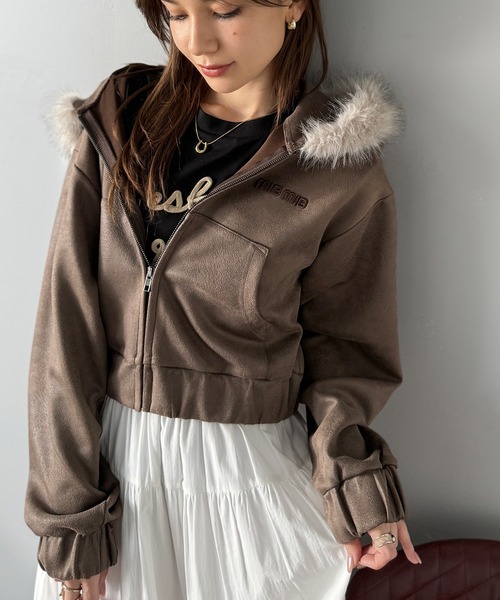 mily bilet(ミウィビレット)の「【mily bilet】ふわっと華やか、羽織って甘辛♪フードファー付きスエードポンチパーカー(ショート丈)(ブルゾン・レディース・ブラック/ブラウン・X-LARGE/LARGE/MEDIUM/SMALL)」の17枚目の写真
