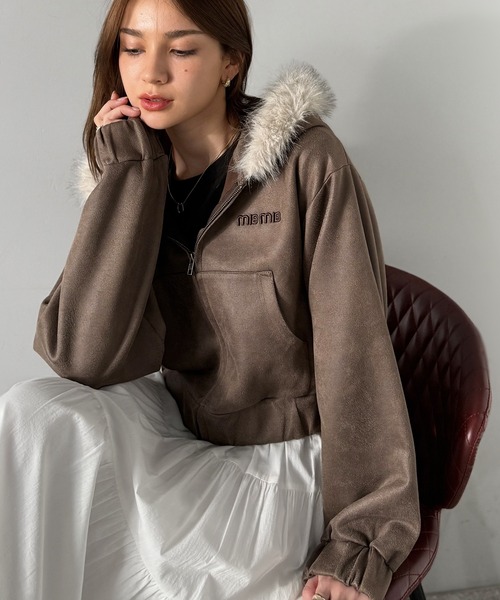 mily bilet(ミウィビレット)の「【mily bilet】ふわっと華やか、羽織って甘辛♪フードファー付きスエードポンチパーカー(ショート丈)(ブルゾン・レディース・ブラック/ブラウン・X-LARGE/LARGE/MEDIUM/SMALL)」の19枚目の写真