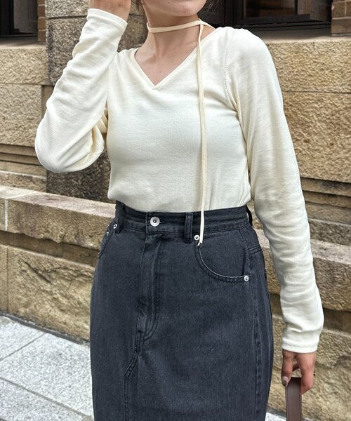 Thevon（ゼボン）の「チョーカー付きVネックリブプルオーバー（Tシャツ/カットソー・レディース・ブラウン/オフホワイト/ブラック・FREE）」の5枚目の写真