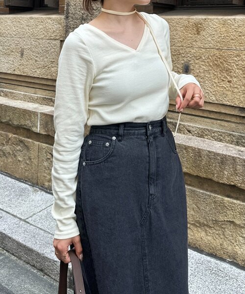 Thevon（ゼボン）の「チョーカー付きVネックリブプルオーバー（Tシャツ/カットソー・レディース・ブラウン/オフホワイト/ブラック・FREE）」の8枚目の写真