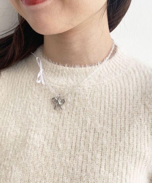 MAJESTIC LEGON（マジェスティックレゴン）の「きらきらリボンモチーフネックレス（ネックレス・レディース・A/B・FREE）」の4枚目の写真