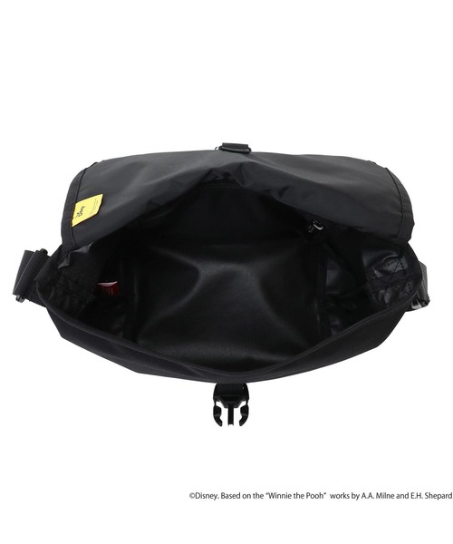 Manhattan Portage（マンハッタンポーテージ）の「Manhattan Portage/マンハッタンポーテージ ショルダーバック "くまのぷーさん" NYLON MESSENGER BAG JR SLIM POOH MP1605JRSFZPPH（ショルダーバッグ・メンズ・ブラック×レッド・FREE）」の10枚目の写真