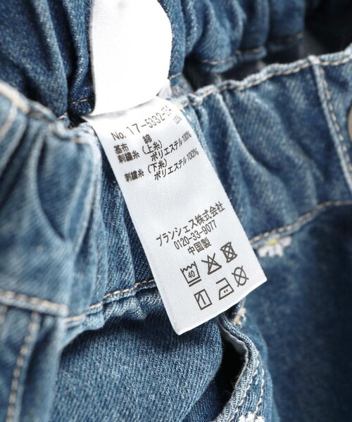 EDWIN（エドウィン）の「【Ou? by EDWIN】フラワー刺繍デニムカーブパンツ（デニムパンツ・キッズ・ブラック/ブルー・130/90/120/110/100/140/150）」の4枚目の写真