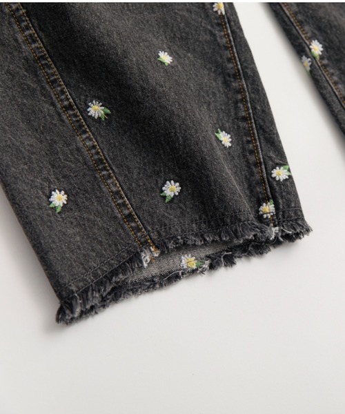 EDWIN（エドウィン）の「【Ou? by EDWIN】フラワー刺繍デニムカーブパンツ（デニムパンツ・キッズ・ブラック/ブルー・130/90/120/110/100/140/150）」の17枚目の写真