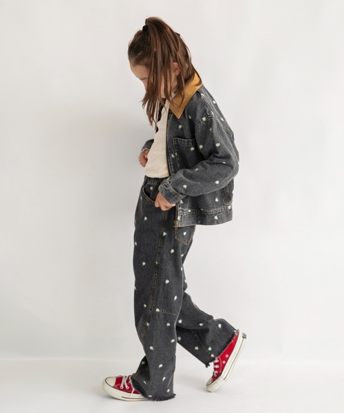 EDWIN（エドウィン）の「【Ou? by EDWIN】フラワー刺繍デニムカーブパンツ（デニムパンツ・キッズ・ブラック/ブルー・130/90/120/110/100/140/150）」の6枚目の写真