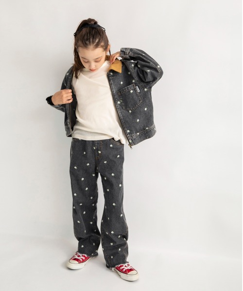 EDWIN（エドウィン）の「【Ou? by EDWIN】フラワー刺繍デニムカーブパンツ（デニムパンツ・キッズ・ブラック/ブルー・130/90/120/110/100/140/150）」の5枚目の写真