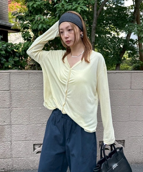 HANNE(アン)の「Vネックシアーカーディガン(カーディガン/ボレロ・レディース・イエロー/ホワイト/チャコールグレー・FREE)」の4枚目の写真