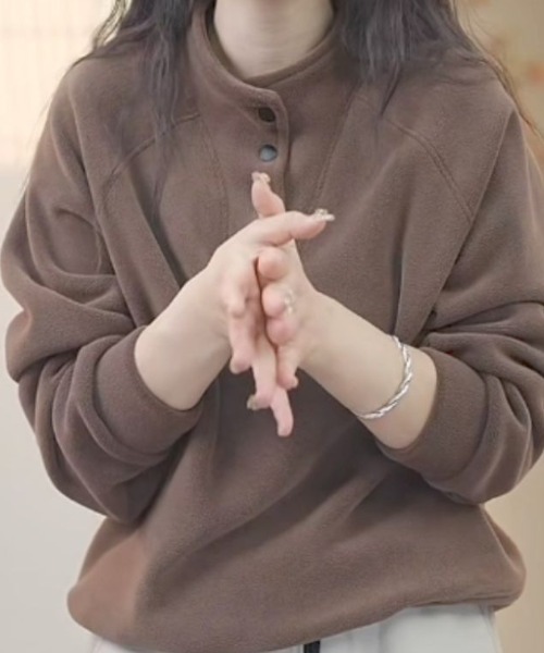 cammie(キャミー)の「スタンドカラーボタンデザインプルオーバー(ニット/セーター・レディース・ブラック/ブラウン/オフホワイト・L/M)」の7枚目の写真
