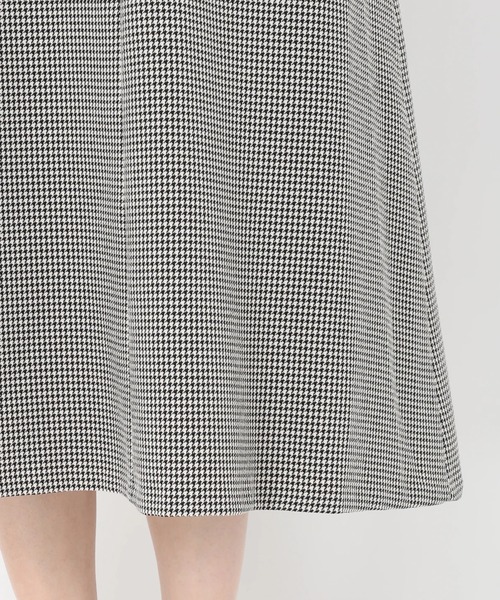 STRAWBERRY-FIELDS（ストロベリーフィールズ）の「プルックツイル/ウーリー千鳥_キーネックジャンパースカート（ジャンパースカート・レディース・ハウンドトゥース/ベージュ/ローズ系/ブラック・2）」の10枚目の写真