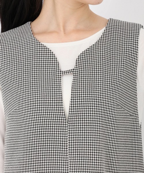 STRAWBERRY-FIELDS（ストロベリーフィールズ）の「プルックツイル/ウーリー千鳥_キーネックジャンパースカート（ジャンパースカート・レディース・ハウンドトゥース/ベージュ/ローズ系/ブラック・2）」の7枚目の写真