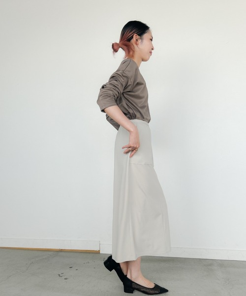 LAUTREAMONT(ロートレアモン)の「【WEB限定】汗じみ防止スムースロングTシャツ ≪洗える/接触冷感≫(Tシャツ/カットソー・レディース・チャコールグレー/ブラック/キャメル/レッド/ベージュ/ホワイト・7号/9号/11号)」の14枚目の写真