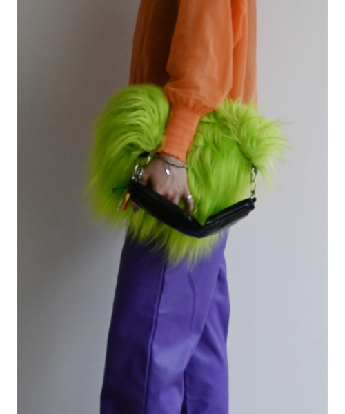 Cheek(チーク)の「【cheek/チーク】monster one shoulder/ファーバッグ/ショルダーバッグ/ユニセックス【WEB限定】(ショルダーバッグ・メンズ・サックスブルー/イエロー/パープル/ピンク・フリー)」の3枚目の写真