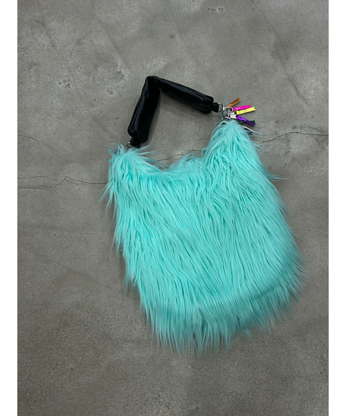 Cheek(チーク)の「【cheek/チーク】monster one shoulder/ファーバッグ/ショルダーバッグ/ユニセックス【WEB限定】(ショルダーバッグ・メンズ・サックスブルー/イエロー/パープル/ピンク・フリー)」の6枚目の写真