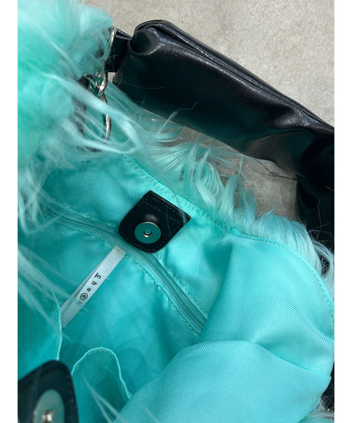 Cheek(チーク)の「【cheek/チーク】monster one shoulder/ファーバッグ/ショルダーバッグ/ユニセックス【WEB限定】(ショルダーバッグ・メンズ・サックスブルー/イエロー/パープル/ピンク・フリー)」の9枚目の写真