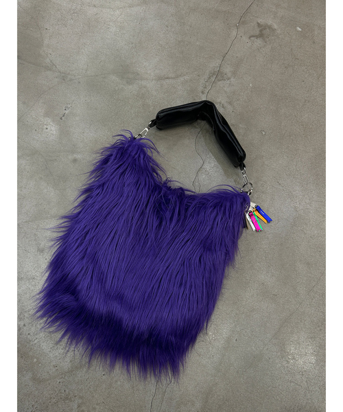 Cheek(チーク)の「【cheek/チーク】monster one shoulder/ファーバッグ/ショルダーバッグ/ユニセックス【WEB限定】(ショルダーバッグ・メンズ・サックスブルー/イエロー/パープル/ピンク・フリー)」の12枚目の写真