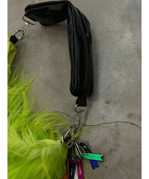 Cheek(チーク)の「【cheek/チーク】monster one shoulder/ファーバッグ/ショルダーバッグ/ユニセックス【WEB限定】(ショルダーバッグ・メンズ・サックスブルー/イエロー/パープル/ピンク・フリー)」の20枚目の写真