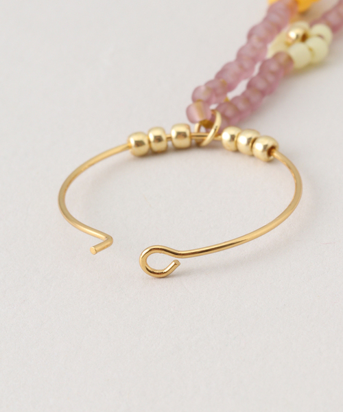 ANNI LU（アニールー）の「ANNI LU PETALS HOOP EARRINGS ORCHID SMOK：ピアス（ピアス（両耳用）・レディース・ベージュ・FREE）」の3枚目の写真