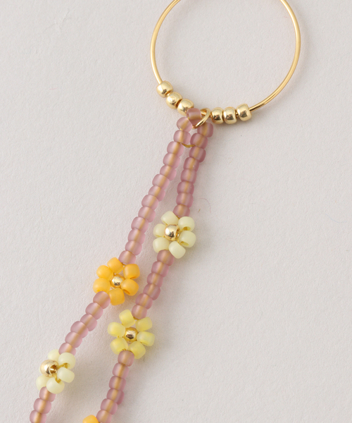 ANNI LU（アニールー）の「ANNI LU PETALS HOOP EARRINGS ORCHID SMOK：ピアス（ピアス（両耳用）・レディース・ベージュ・FREE）」の4枚目の写真