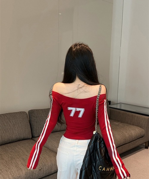 LYEON(リヨン)の「前後2way袖ラインナンバリングオフショルロンT(Tシャツ/カットソー・レディース・ブラック/オフホワイト/レッド・FREE)」の22枚目の写真