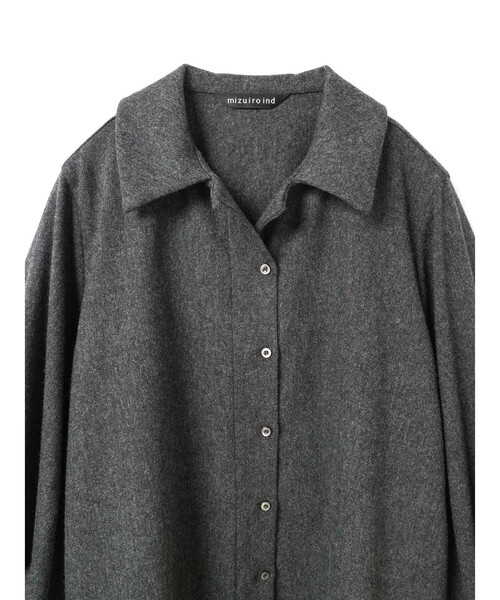 mizuiroind（ミズイロインド）の「mizuiro ind ウールブレンドバルーンスリーブチュニックシャツ（シャツ/ブラウス・レディース・その他1/チャコールグレー/ブラウン系その他・FREE）」の17枚目の写真