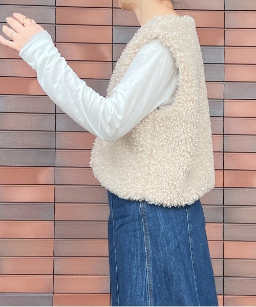 CURA CLOSET（キュラ クローゼット）の「【loverara.loverara select】フェイク ボアベスト（ベスト・レディース・ブラック/ブラウン/チャコール/ベージュ・フリー）」の16枚目の写真
