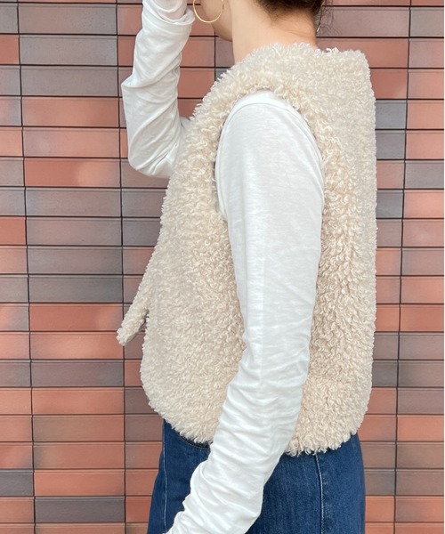 CURA CLOSET（キュラ クローゼット）の「【loverara.loverara select】フェイク ボアベスト（ベスト・レディース・ブラック/ブラウン/チャコール/ベージュ・フリー）」の18枚目の写真